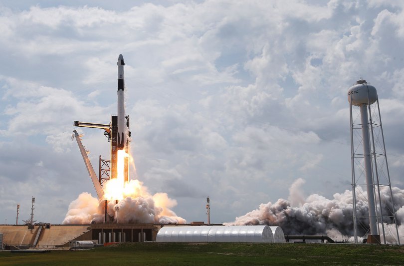 SpaceX კომერციულ ფრენას კოსმოსში წლის ბოლოს გეგმავს