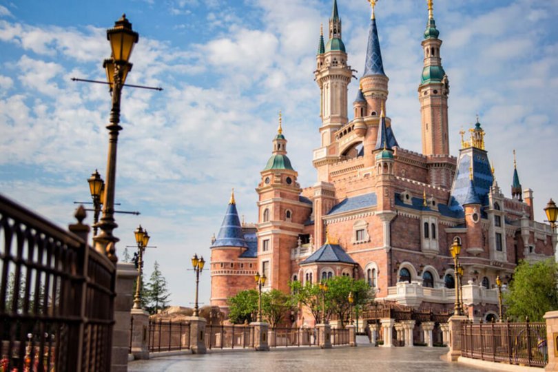 ჩინეთში Disneyland-ში ვიზიტორები კოვიდ-ტესტის გაკეთებამდე ჩაკეტეს