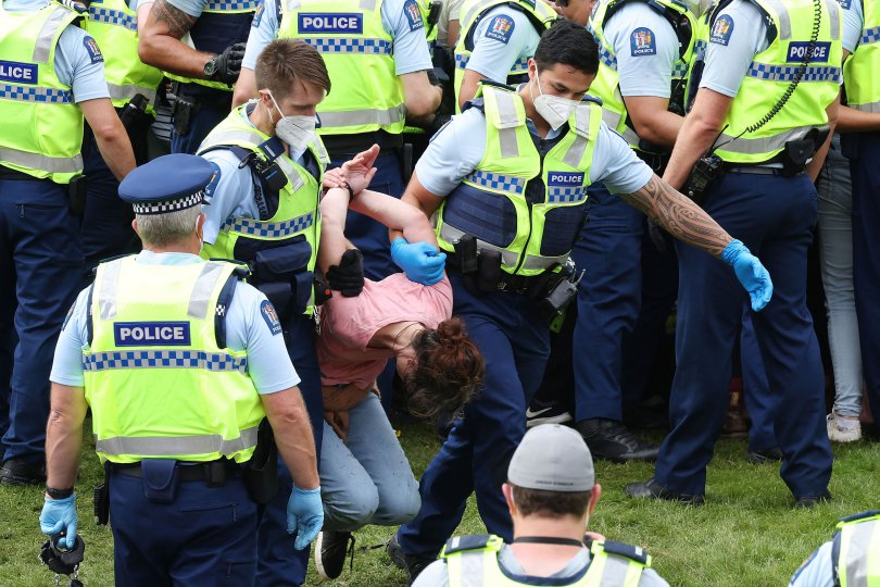 ახალი ზელანდიის პოლიციამ ანტივაქსერების აქციაზე 120 მომიტინგე დააკავა