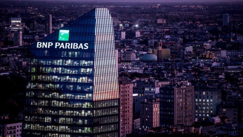 თანამშრომლების დამცირებაში ბრალდებული BNP Paribas-ის ყოფილი ბანკირი $4 მილიონს ითხოვს