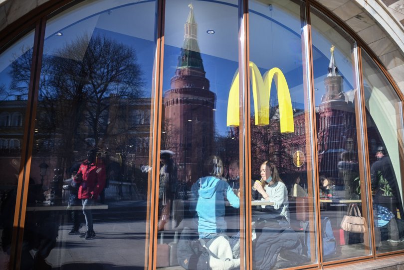 McDonald’s რუსეთში 850 რესტორანს ყიდის და ბაზარს საბოლოოდ ტოვებს