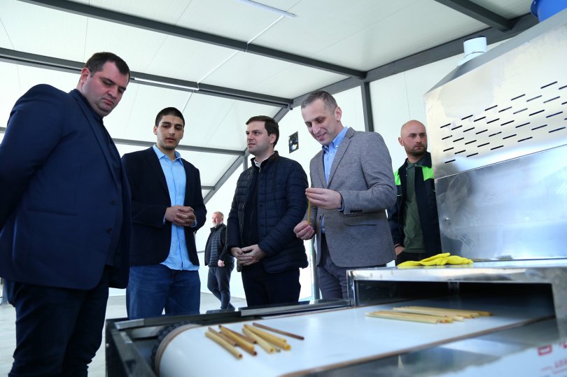 ლაგოდეხში ბიოდეგრადირებადი საწრუპი ჩხირების წარმოება იწყება