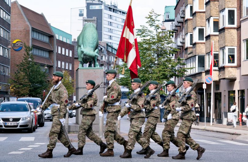 დანია გეგმავს, რომ სავალდებულო სამხედრო სამსახურში ქალებიც გაიწვიოს