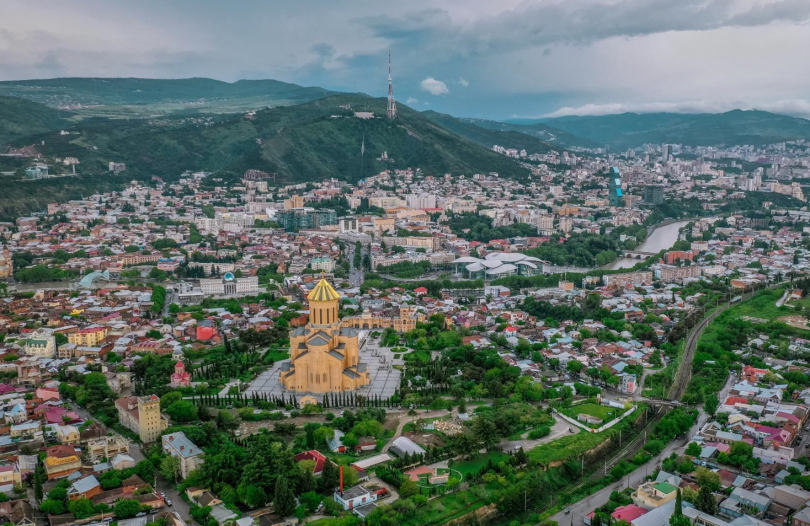 მაისში 9 600 ლარზე მეტი ხელფასის მქონე ადამიანების რაოდენობა წლიურად 35%-ით გაიზარდა