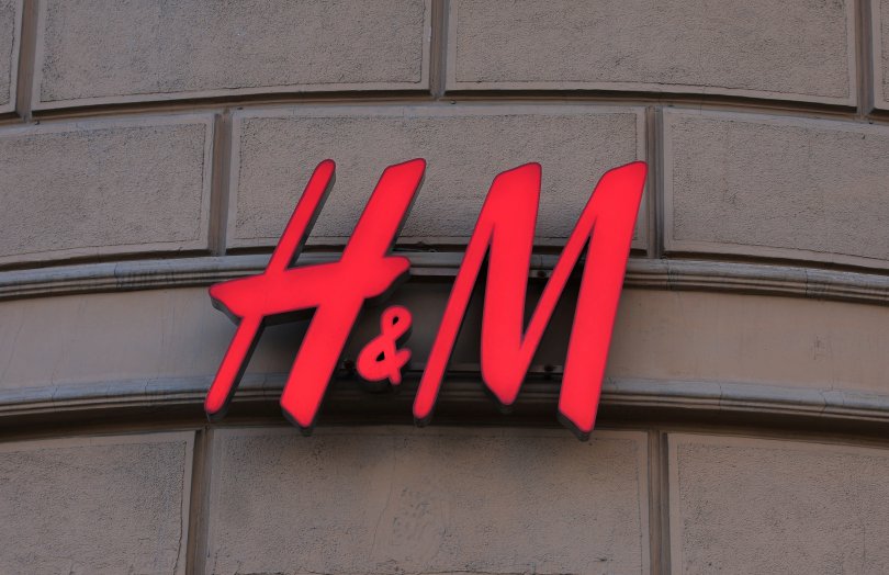 გაყიდვებისა და აქციების ფასების ვარდნის ფონზე, H&M-ის აღმასრულებელმა პოსტი დატოვა